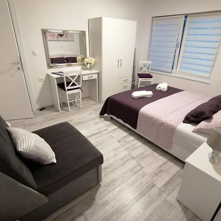 Apartman Lidija Dinjiška Esterno foto