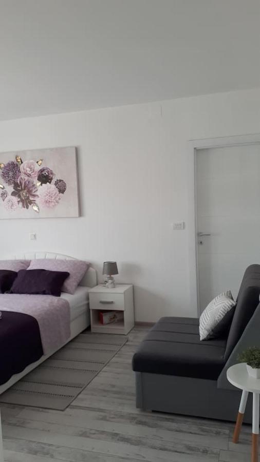 Apartman Lidija Dinjiška Esterno foto