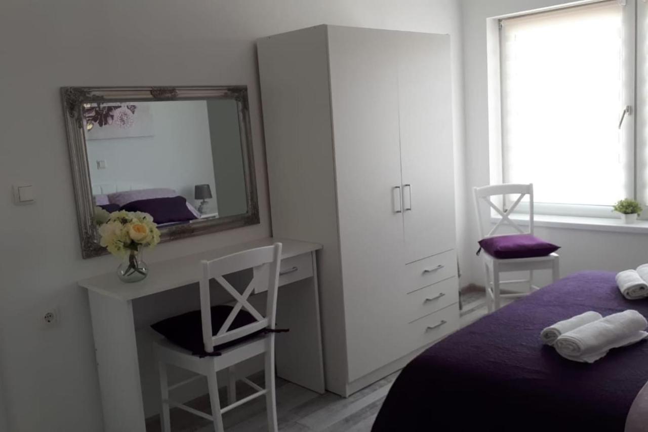 Apartman Lidija Dinjiška Esterno foto