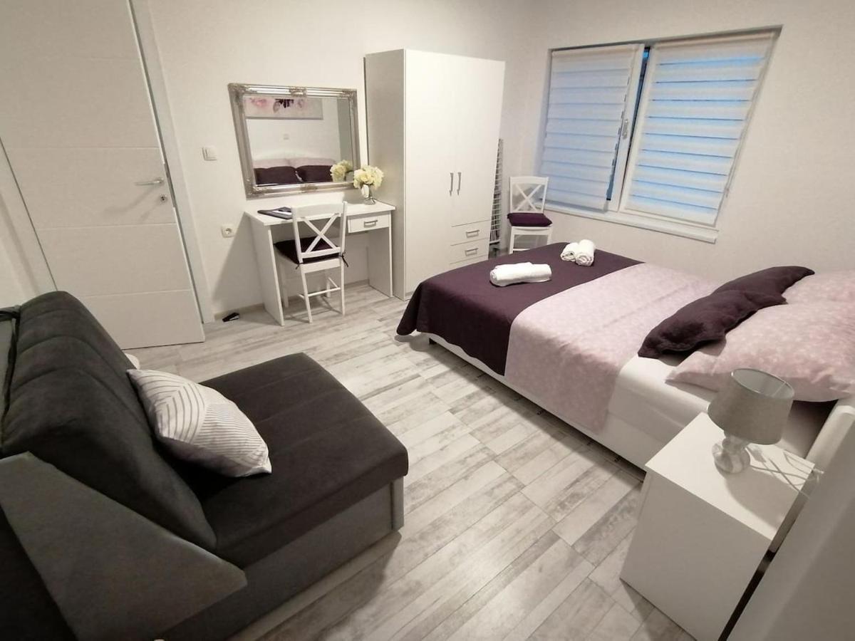 Apartman Lidija Dinjiška Esterno foto