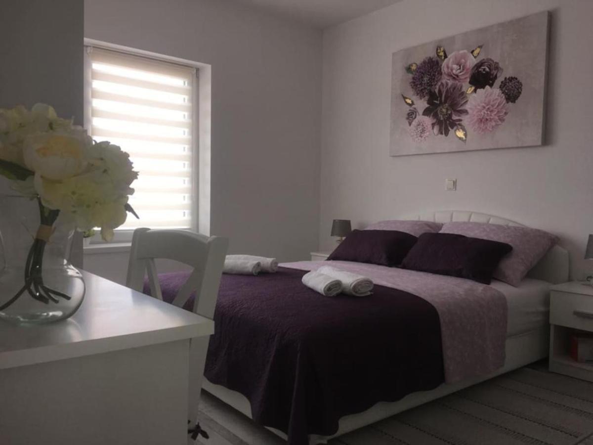 Apartman Lidija Dinjiška Esterno foto