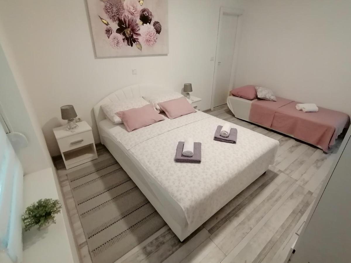 Apartman Lidija Dinjiška Esterno foto