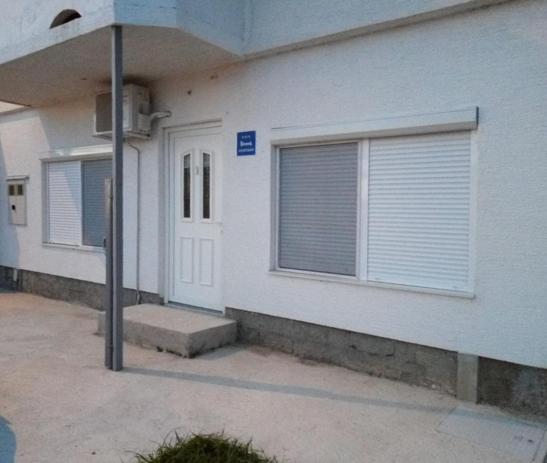 Apartman Lidija Dinjiška Esterno foto