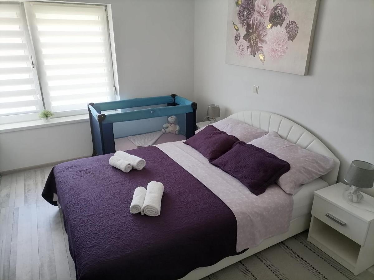 Apartman Lidija Dinjiška Esterno foto